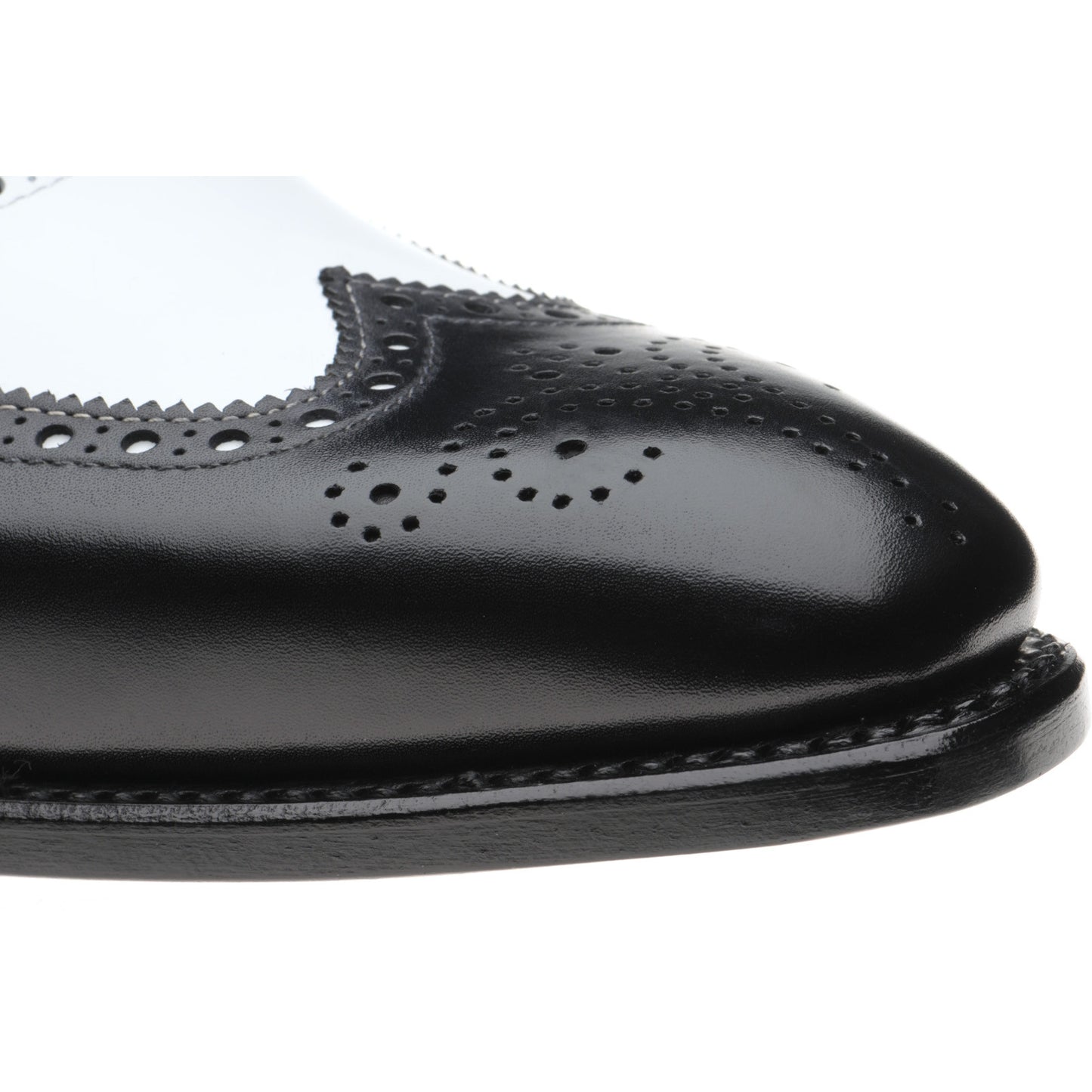 Product image for Herring Farnham mens two-tone brogues in black and white calf